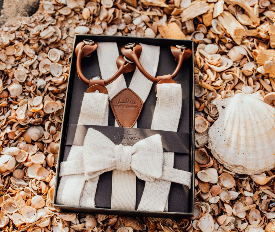 Fliege und Hosenträger für den Bräutigam