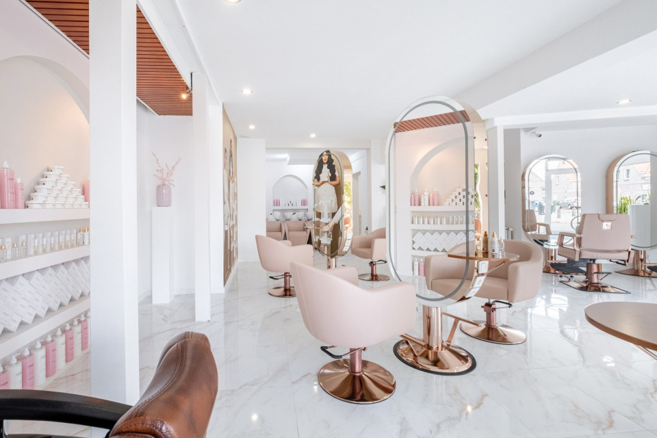 Bruidskapsel door Parbella Hair and Beauty Professionals details