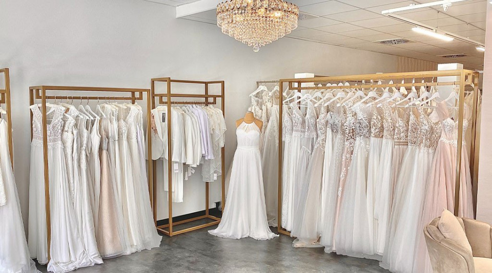 Trouwjurk van Turtel &amp; Täubchen Deggendorf | Hochzeitsmode zum Verlieben - Brautmoden Concept Store Niederbayern impressie 2