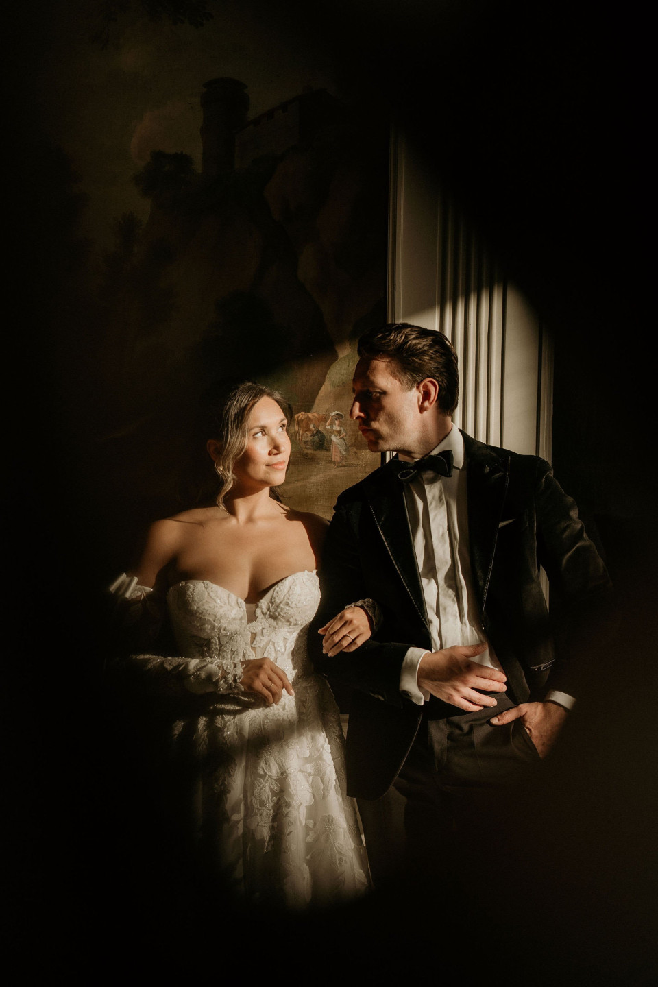 een man en een vrouw die naast elkaar staan