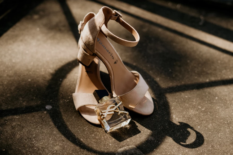 Platte trouwschoenen | Comfy én sexy richting het altaar