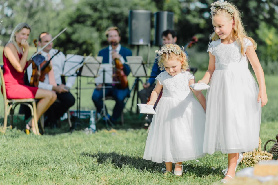 Ringträger Hochzeit | Wer übergibt die Eheringe?