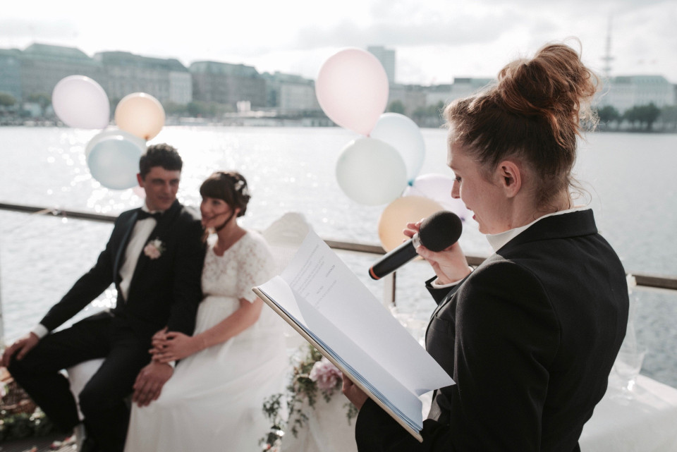 Ceremonie door Freie Trauung Hamburg - Constanze Marienfeld impressie 2