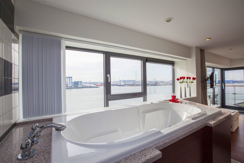 Huwelijksnacht bij Delta Hotel details