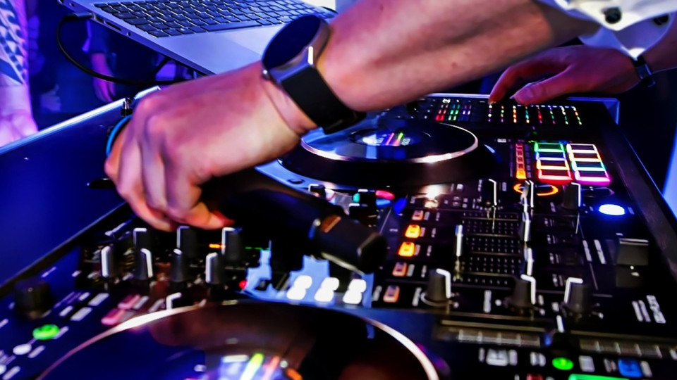 Muziek van DJ René de Rot | Hochzeits-DJ &amp; Event-DJ aus Oldenburg impressie 