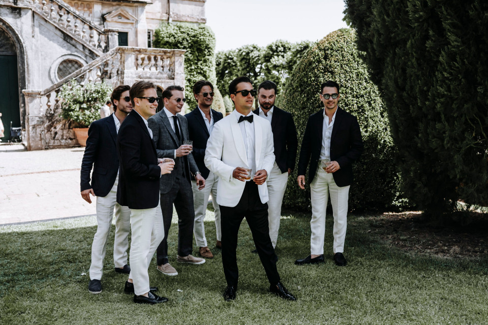 Who Pays for Groomsmen Suits? Etiquette and Costs Explained