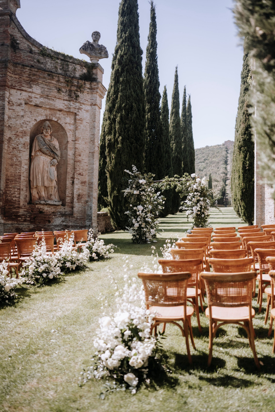 Destination Wedding Ideas on a Budget: How to Say "I Do" Somewhere Amazing Without Going Broke