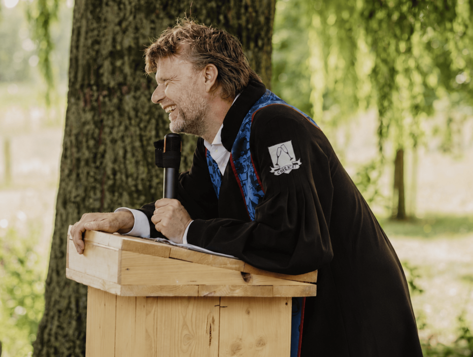 Trouwambtenaar Cabaretier Jelle Kuiper - Leuk Trouwen overzicht