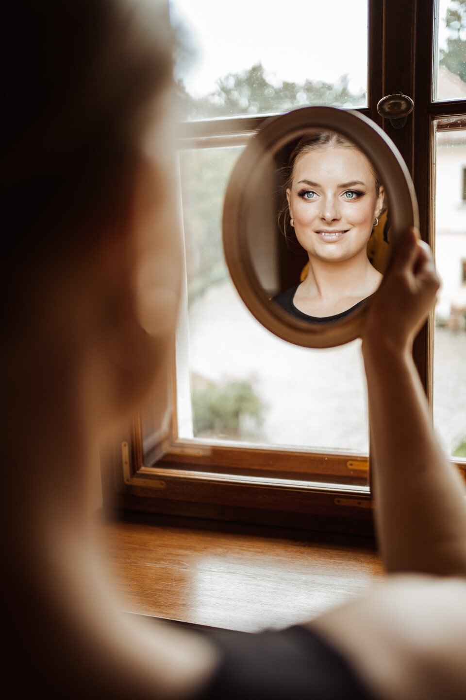 Braune Smokey Eyes für die Braut