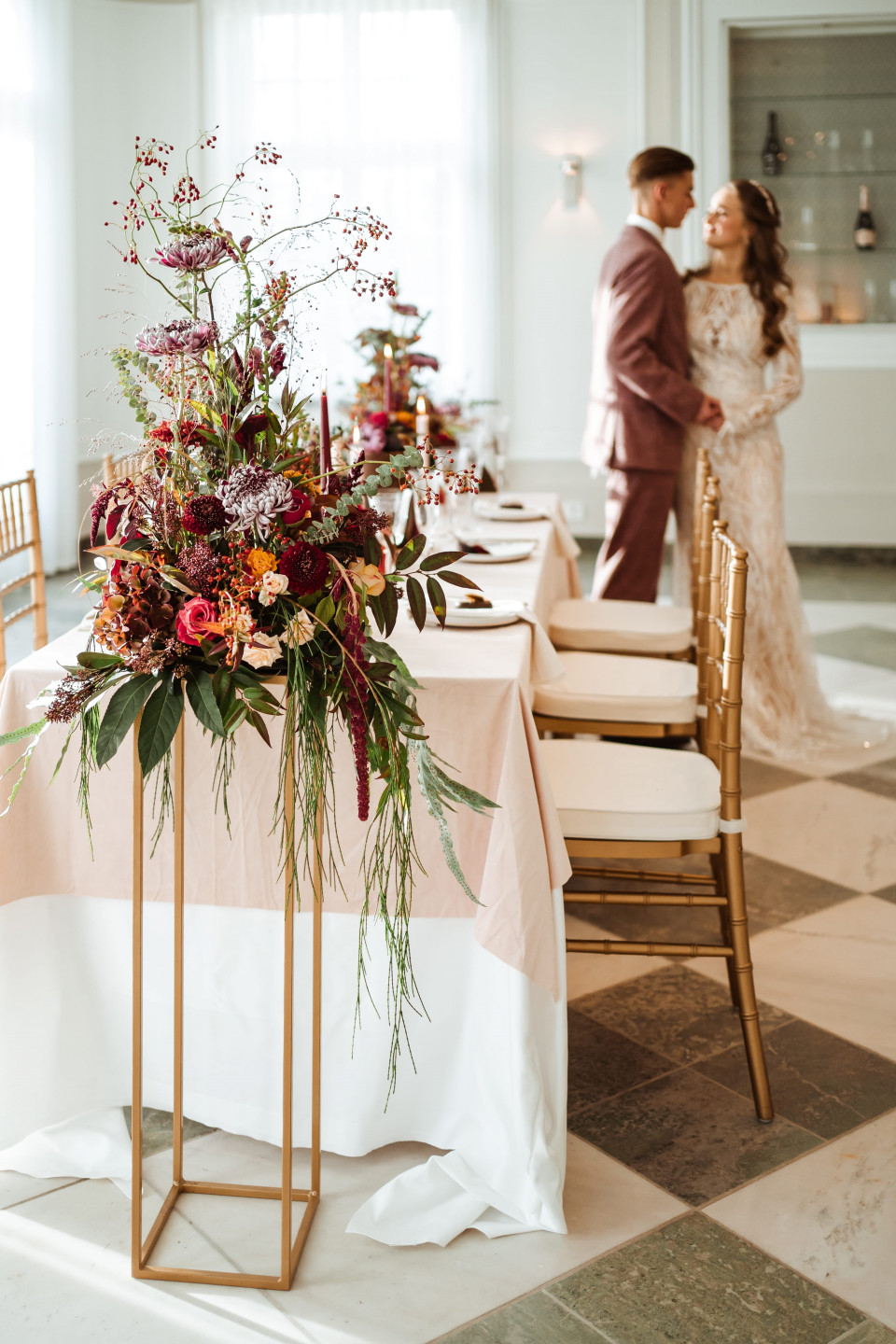 Herbstliches Blumenarrangement als Blickfänger