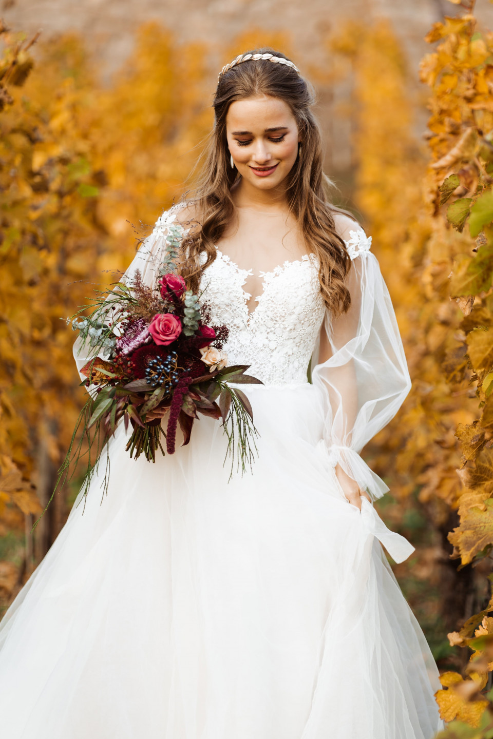 Vintage Brautstrauß in dunklen Tönen