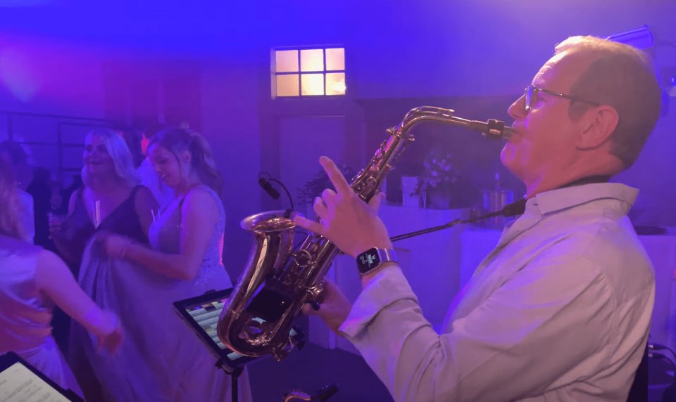 Muziek van The Two Men Group - DJ & SAXOPHONE LIVE impressie