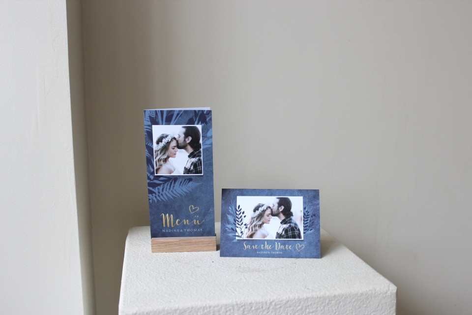 Menükarte zur Hochzeit dunkelblau Pflanzen & Foto