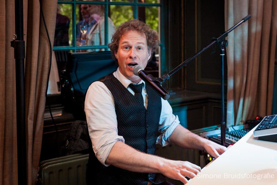 Muziek van Pumpin pianos details