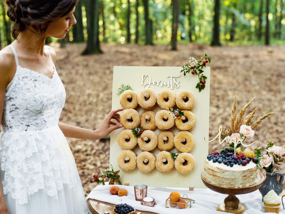 Hölzerne Donut Wand Wald Hochzeit