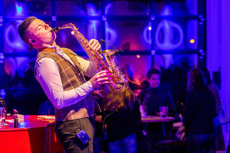 Muziek van Saxypianoshow details