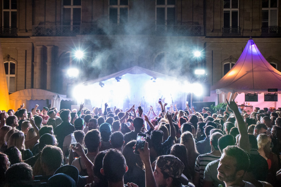 Muziek van Bandluxe details