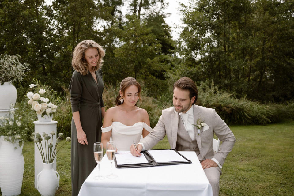 Trouwambtenaar Trouwambtenaar Saar details