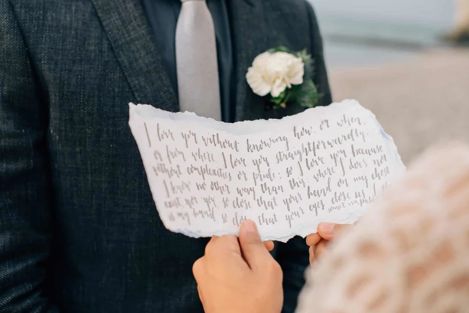 Comment réussir son discours de témoin de mariage ? 7 conseils et un exemple