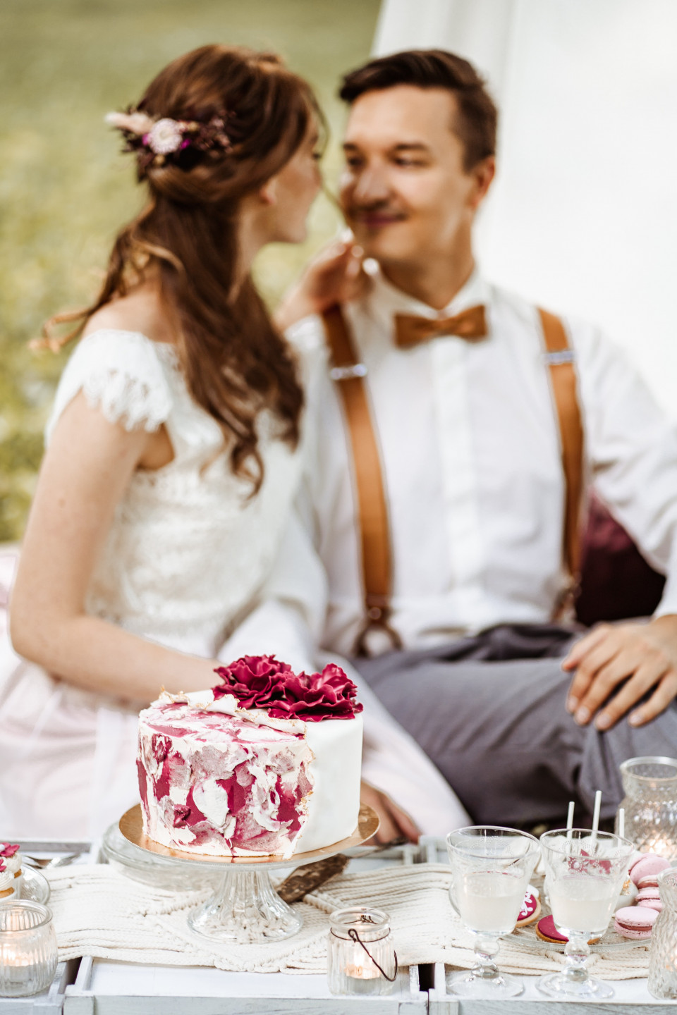 Moderner Anzug für den Bräutigam in Grau und Orange