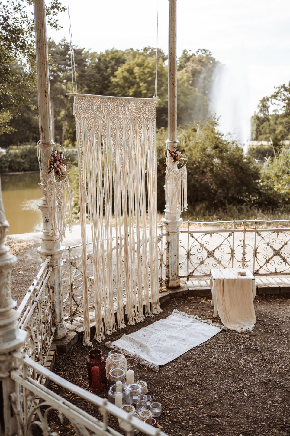 Boho Dekoration für eine Hochzeit im Freien