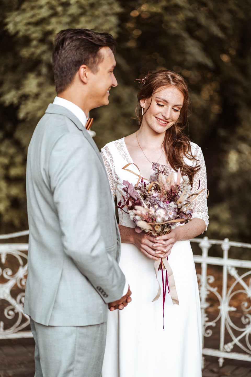 Boho Brautstrauß in Flieder und Lila