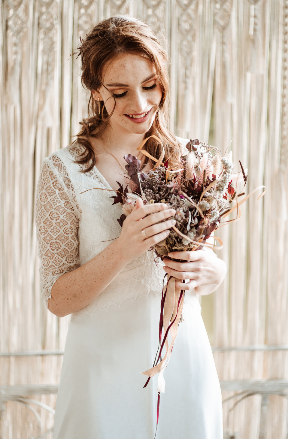 Boho Brautstrauß in Flieder und Lila