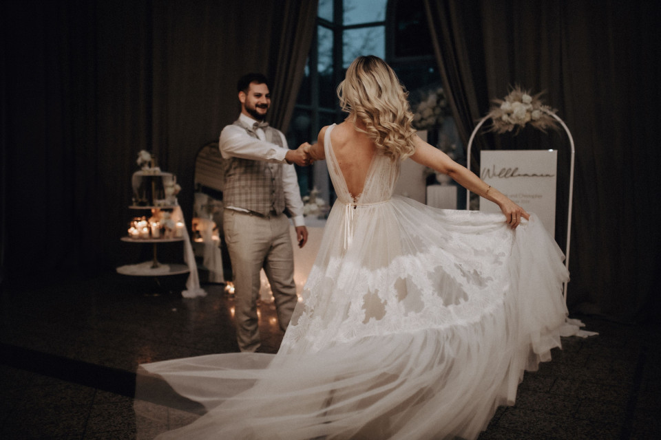 Trouwjurk van LÉNAIA Bridal - Online Braut Boutique details