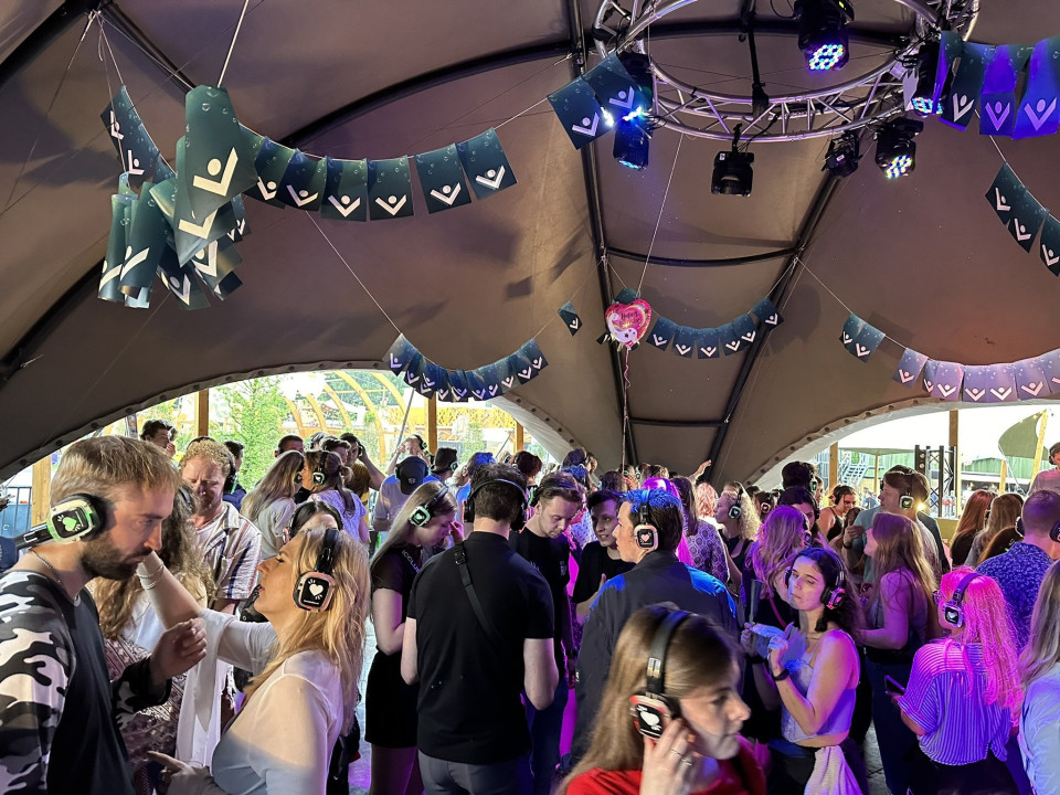 Muziek van T-Fooh - Dé DJ voor magische momenten impressie 3