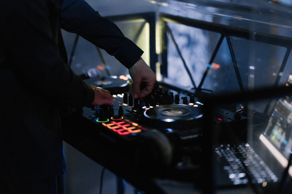 Muziek boeken bij T-Fooh - Dé DJ voor magische momenten