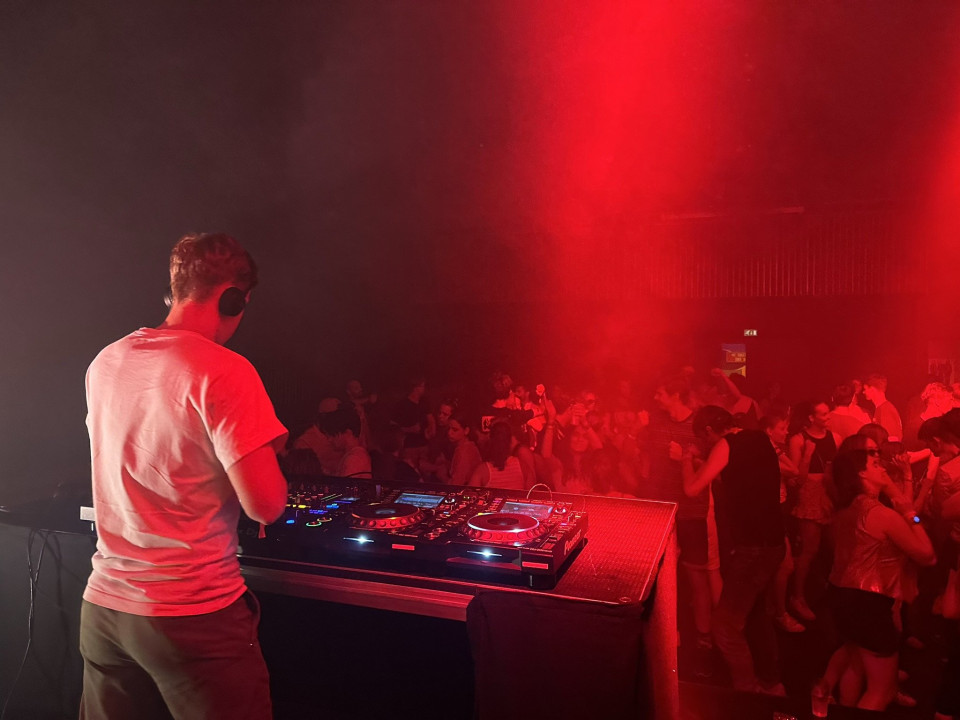 Muziek van T-Fooh - Dé DJ voor magische momenten impressie 4