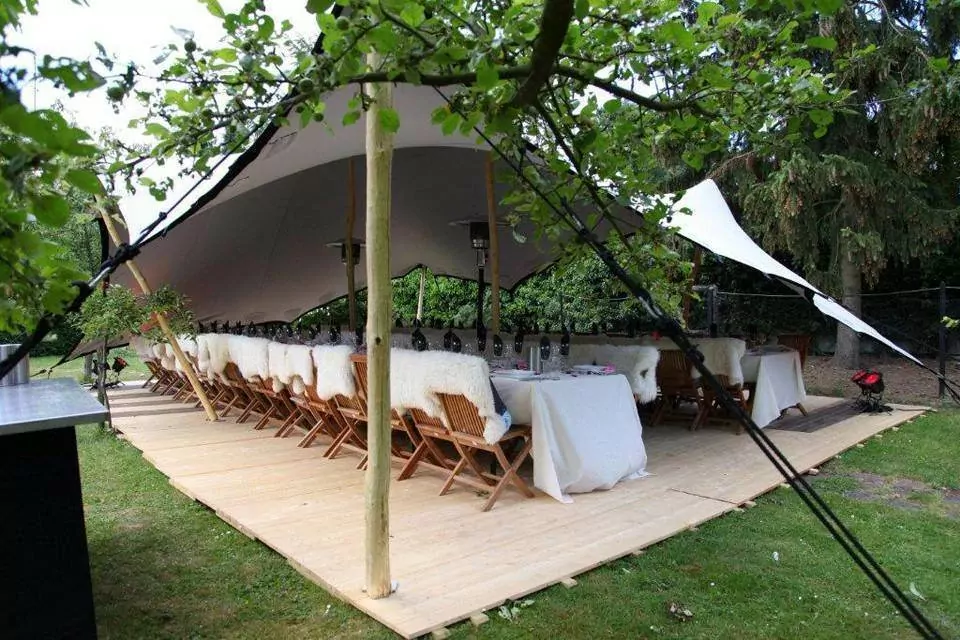Hochzeit im Zelt | So planst du eine Hochzeitsfeier mit Zelt