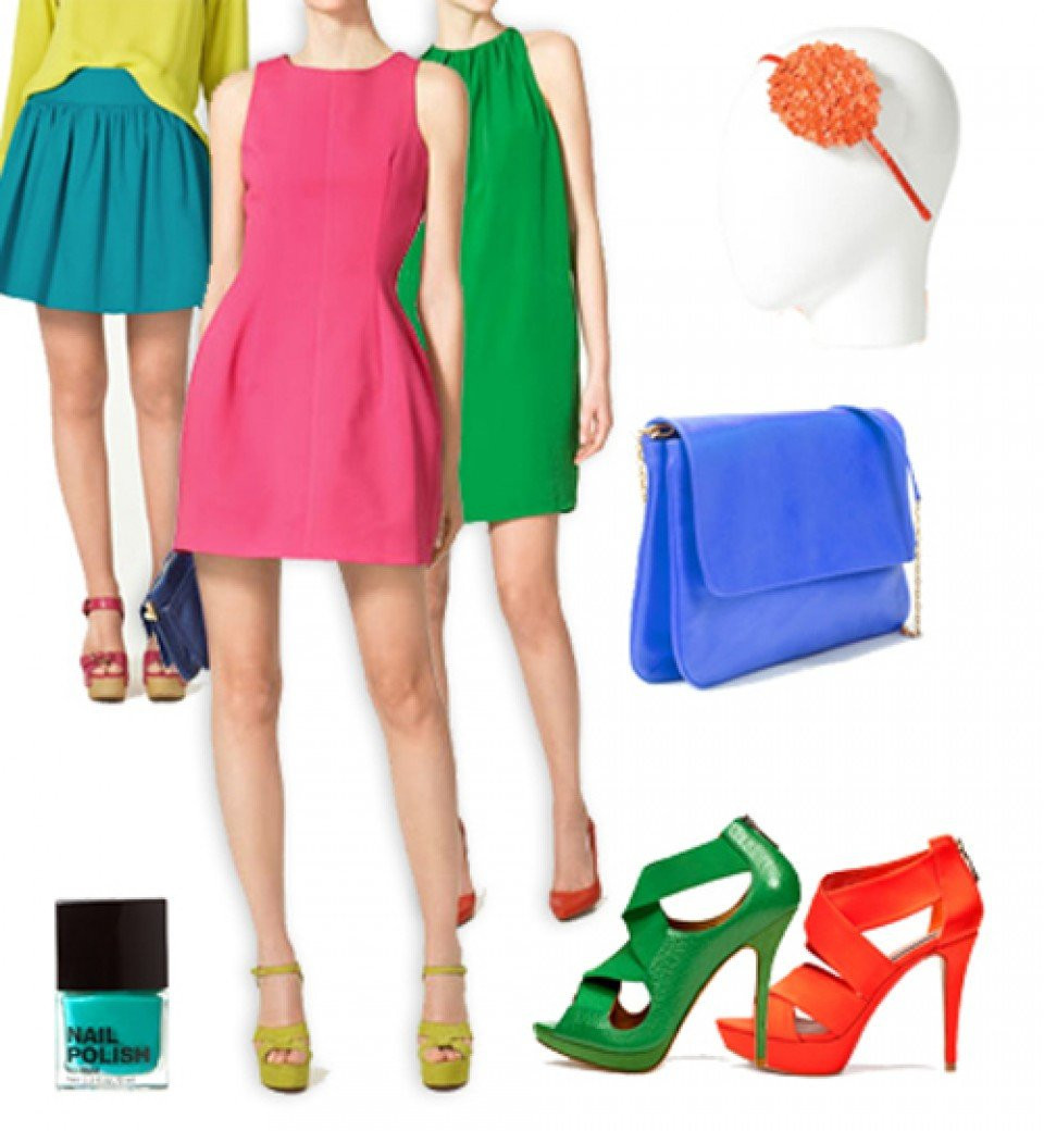 kleurrijke jurk, schoenen en accessoires