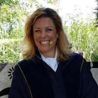Saskia Offerhaus, de zingende trouwambtenaar