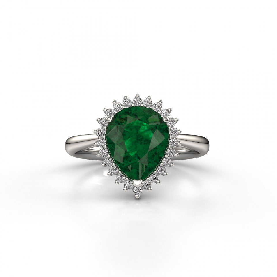 een ovaalvormige smaragd en diamanten ring