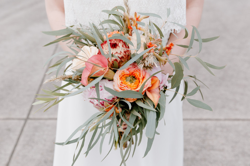 Den Brautstrauß werfen - ja oder nein?