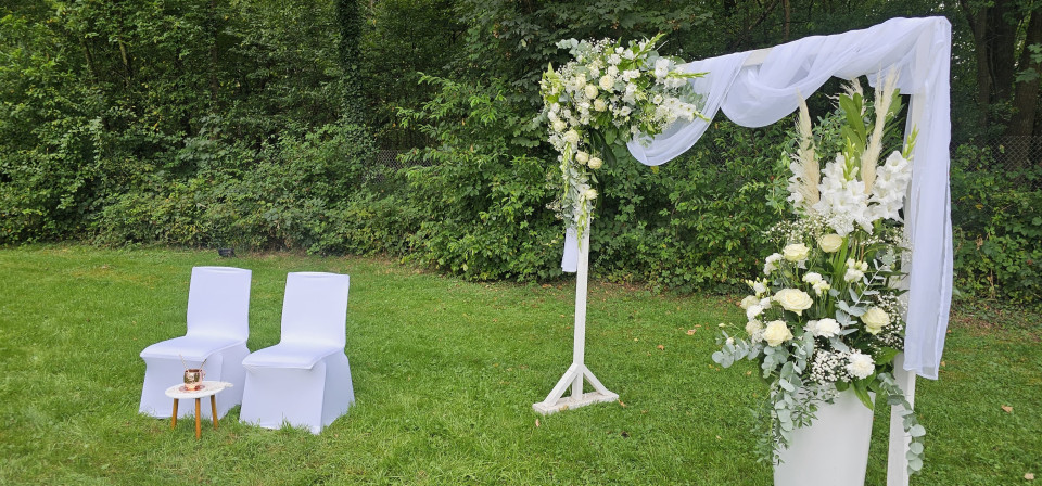 Trouwambtenaar Trauzeit mit Stefanie - freie Traurednerin Stefanie Will details