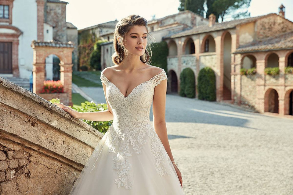 Trouwjurk van Sara&#039;s bridal overzicht