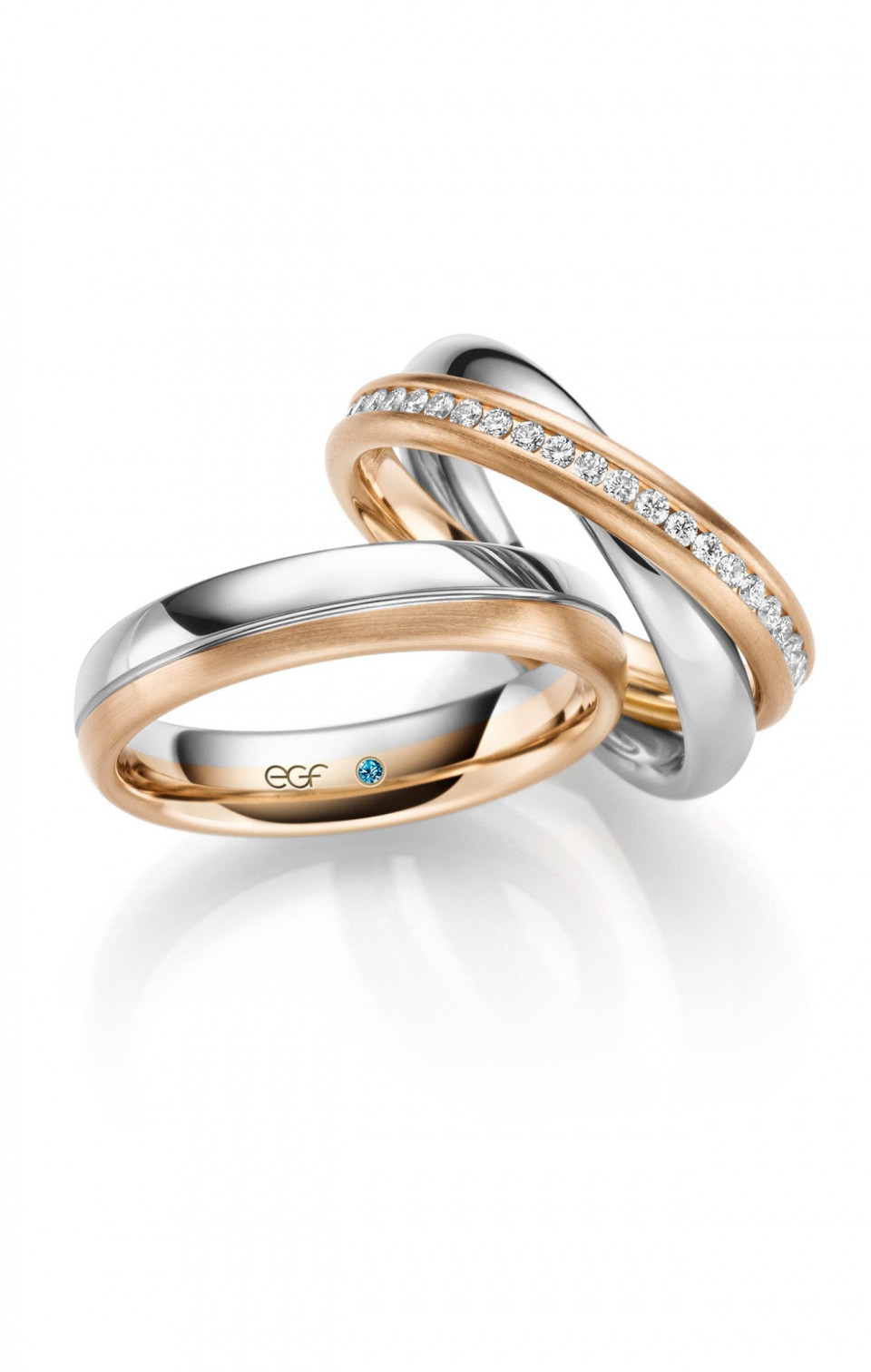 twee trouwringen met diamanten in 18k witgoud
