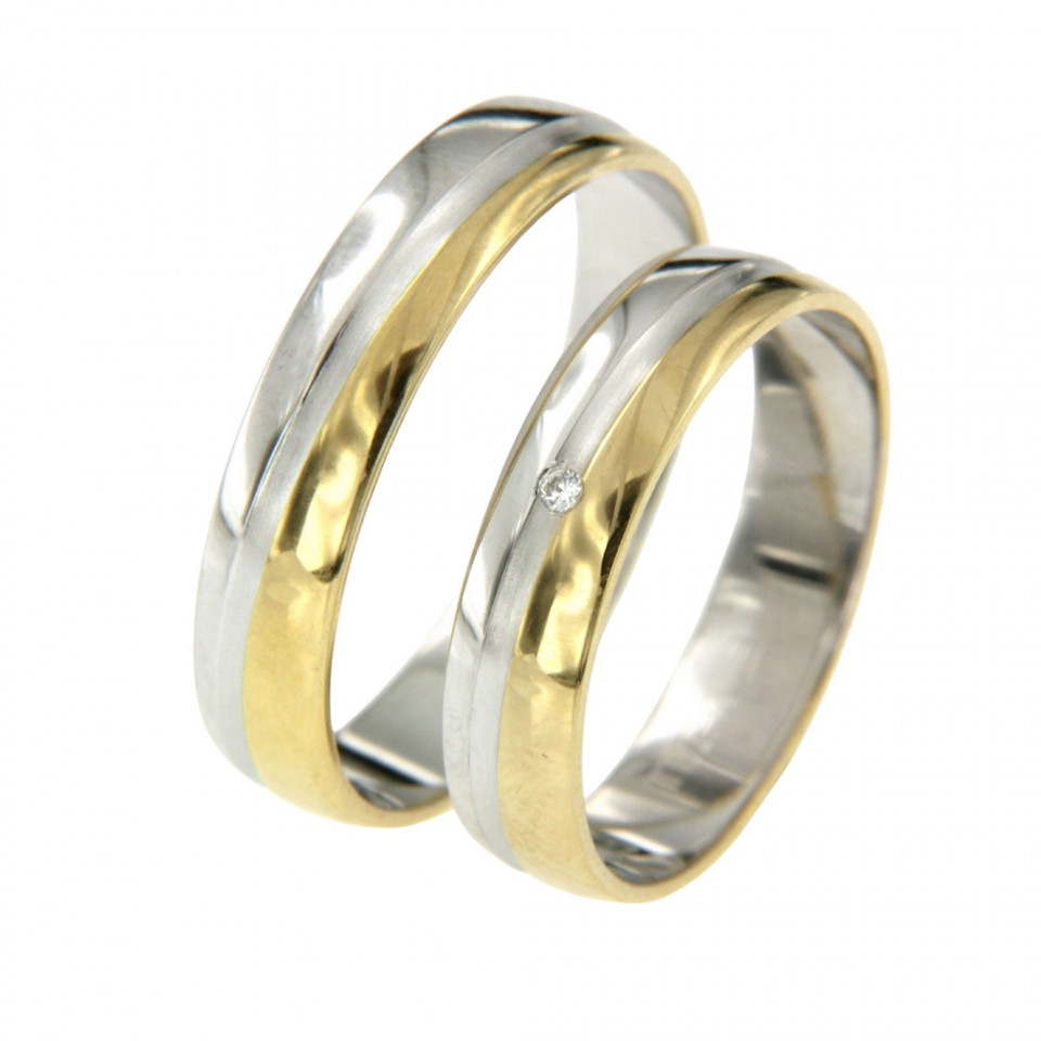 twee gouden en zilveren trouwringen met diamanten