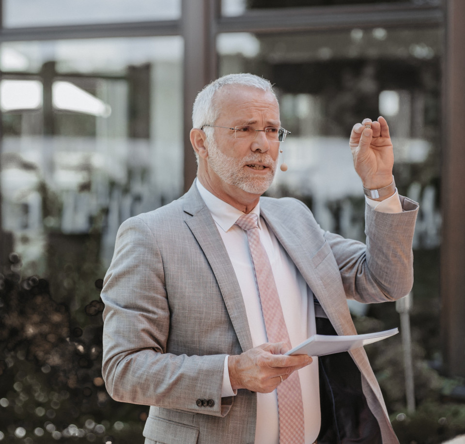 Trouwen met trouwambtenaar Freie Trauung NRW - Bernd Schiele - Trauredner