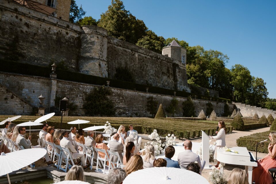 Wedding Ceremony Readings: Ideas and How to Choose