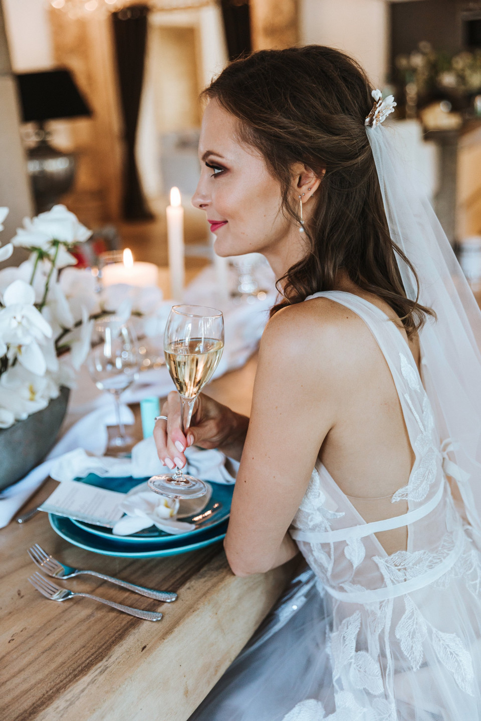 Mediterrane Hochzeitsdeko mit Orchideen