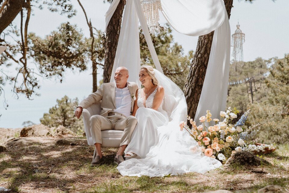 Waanzinnige ceremonie op een berg in Spanje