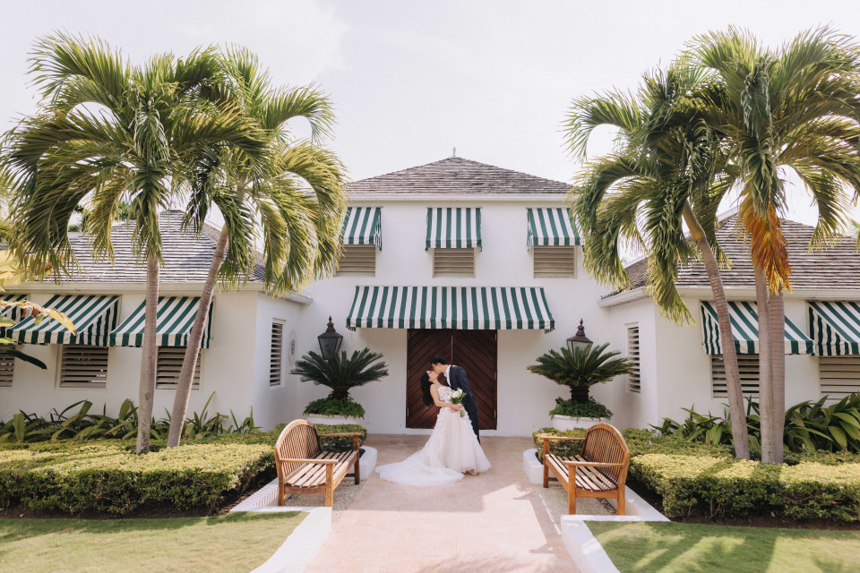 Beach Wedding Attire: What to Wear