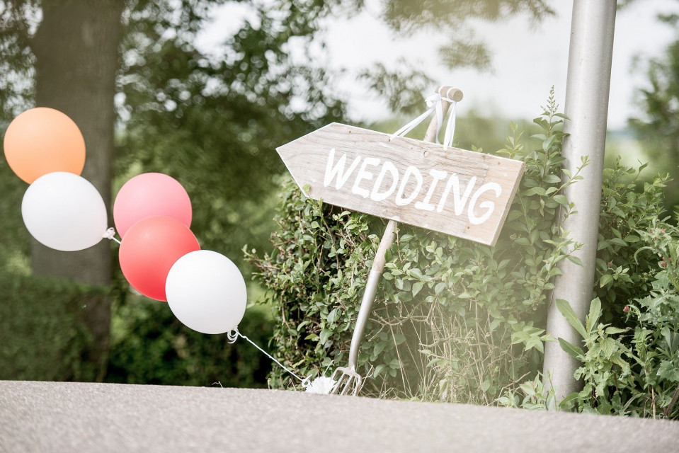 bruiloftsbord in het bos