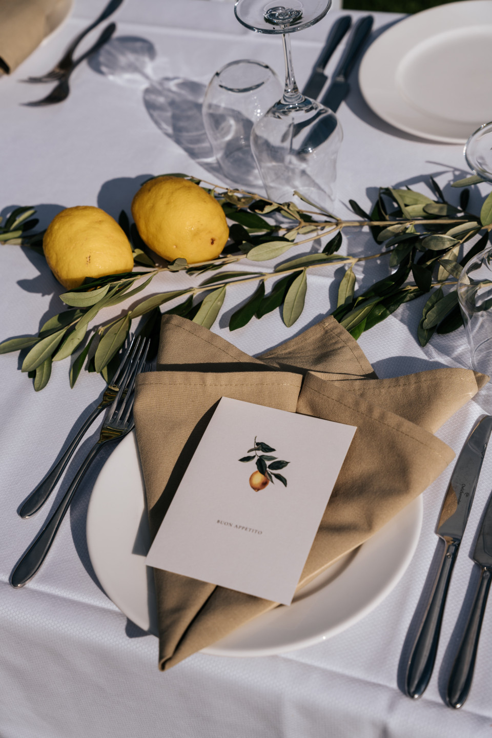 Wedding Invitation Embellishments: Wax Seals, Foil, Ribbon, and More