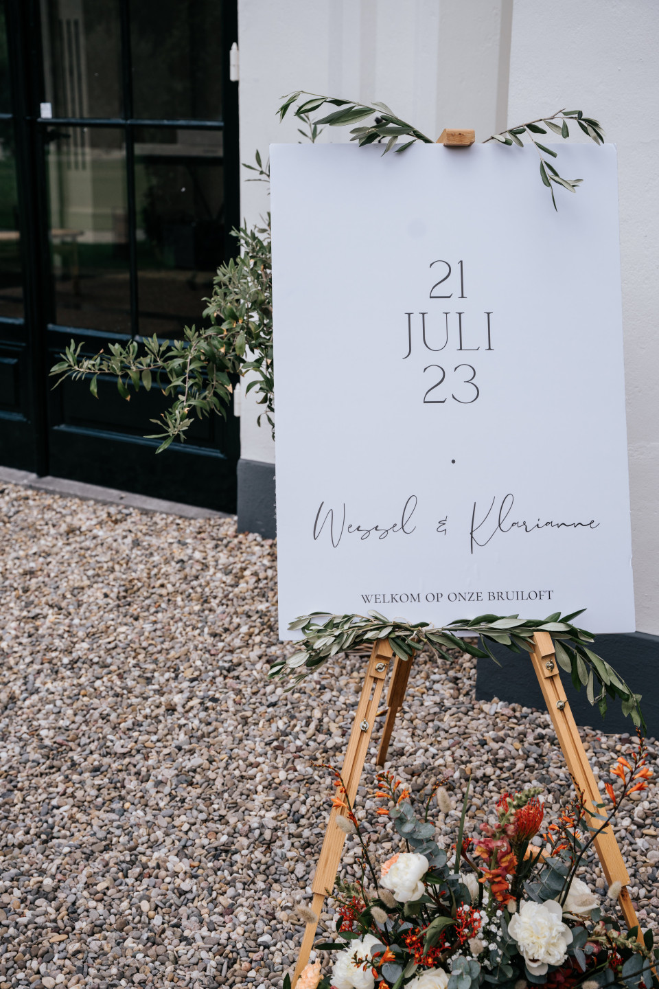 How to Choose Wedding Invitation Fonts: Pairing, Readability, and Style
