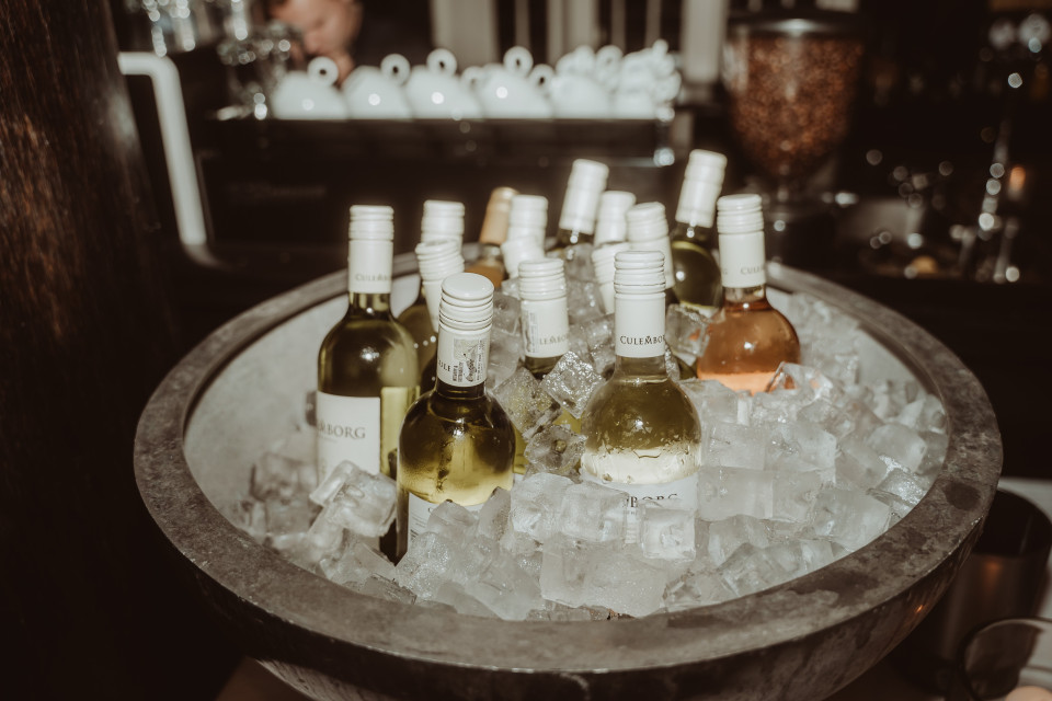 Wedding Wine Selection Guide: How to Choose, How Much to Buy, and What Your Guests Actually Want to Drink