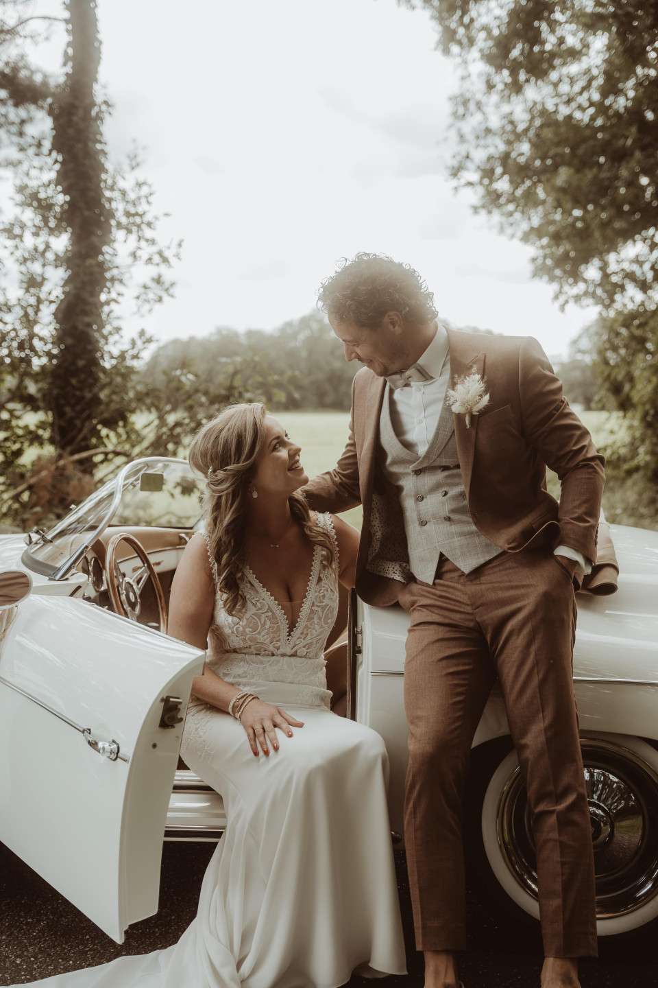 Trouwauto huren bij Oldtimer Centrum Twente